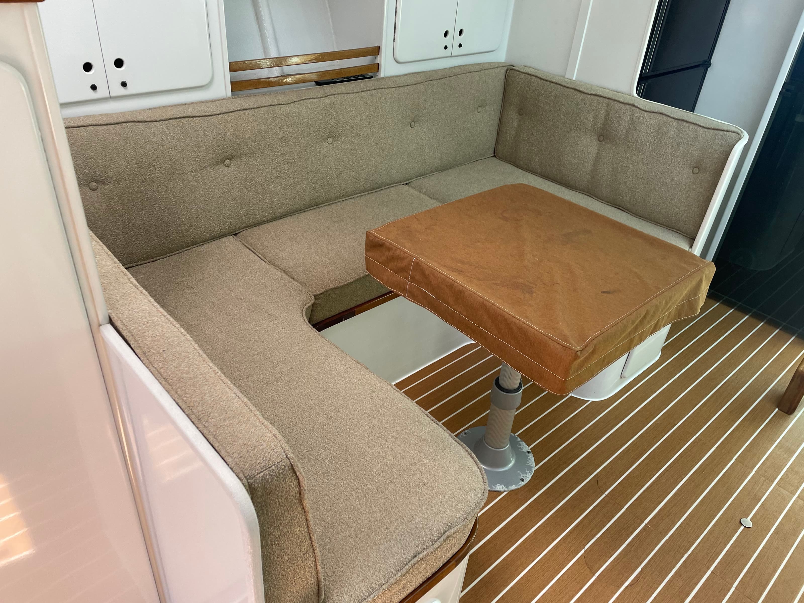 The dinette U-settee and pedestal table in Bluebill's cabin